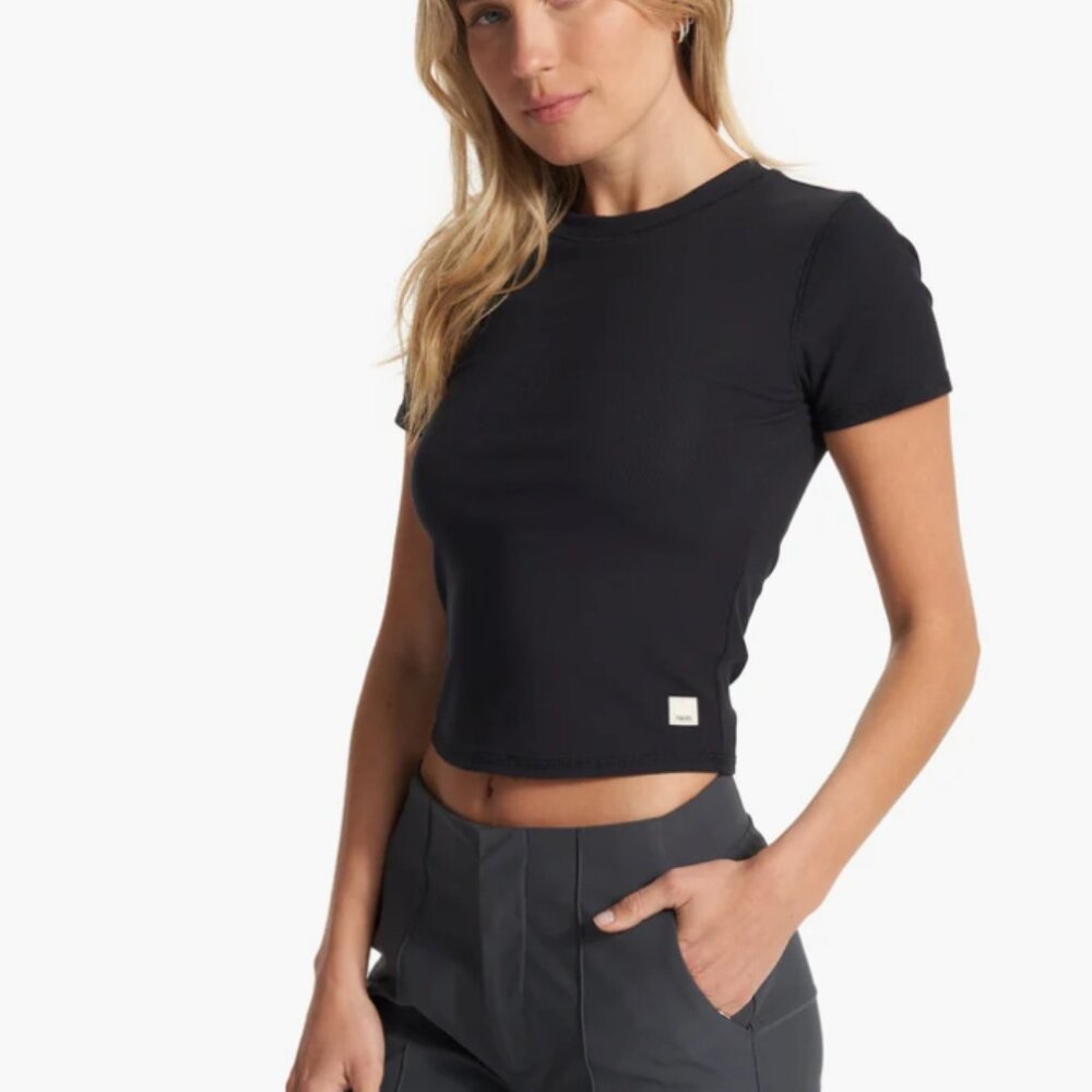 Vuori Pose Fitted Tee